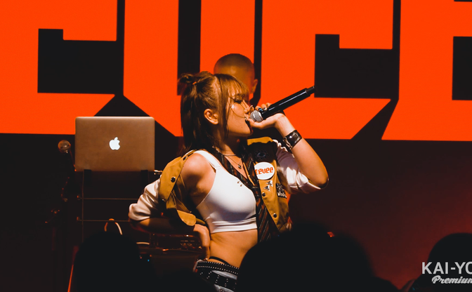 なぜ完璧な自分を“壊した”のか──ハハノシキュウが物語る、元アイドル「Eevee」の覚悟